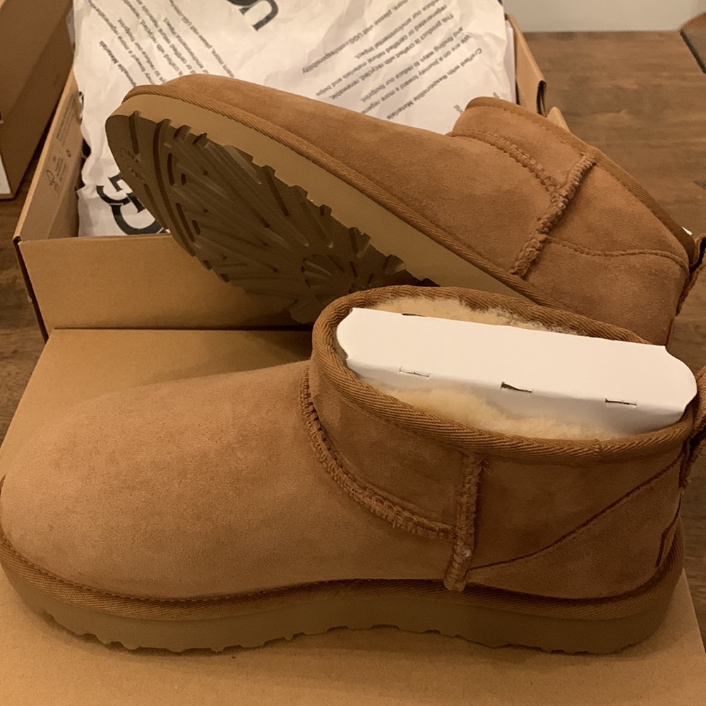UGG Classic Ultra Mini
Boots Chestnut Women ships today